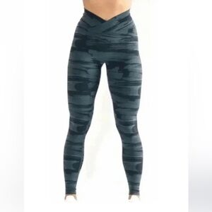 Alphalete Black Patterned Leggings V Cut- CAMO